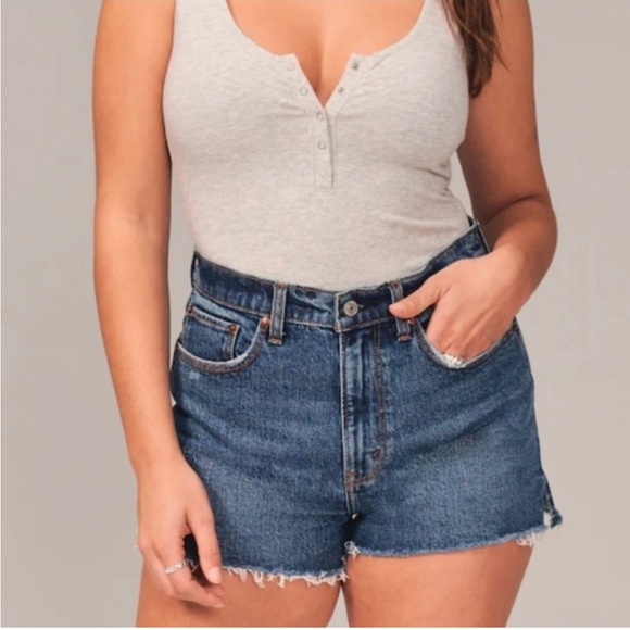 Abercrombie and Fitch Curve Love High Rise Mom Denim Short🔹 - Picture 7 of 7